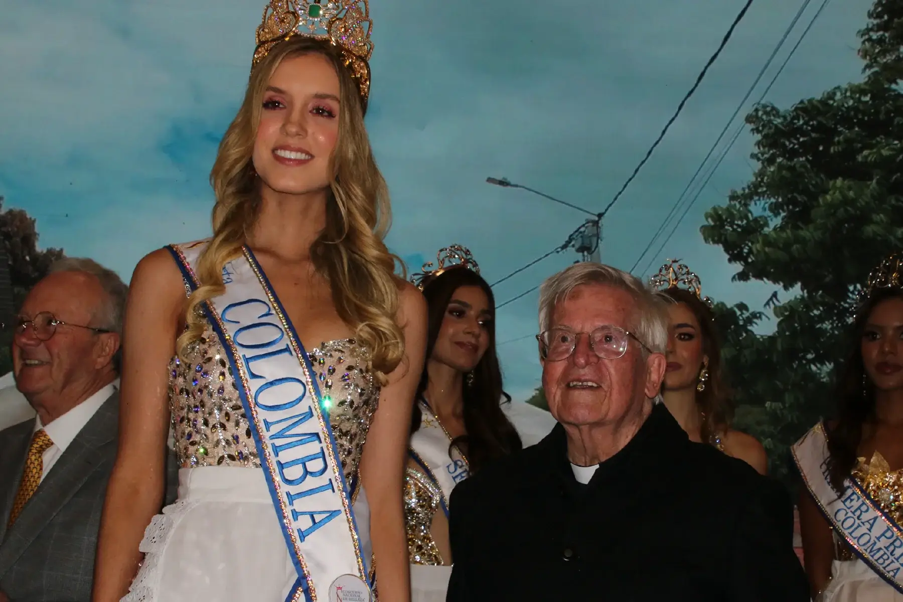 foto del Padre Diego y la reina en el Tequendama
